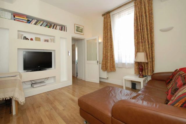  Image of 2 bedroom Ground Flat to rent in Shorrolds Road London SW6 at Market Cottage  Shorrolds Road, SW6 7TR